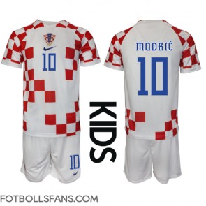 Kroatien Luka Modric #10 Replika Hemmatröja Barn VM 2022 Kortärmad (+ Korta byxor)